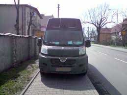 parkowanie na chodniku